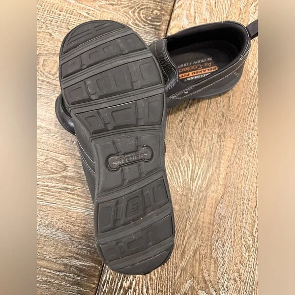 Men’s Skechers - Picture 3 of 4